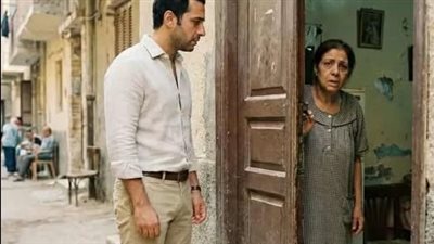 مليونير قرّر زيارة بيت خادمته فجأة… وما اكتشفه خلف ذلك الباب غيّر حياته للأبد!