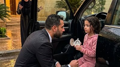 قصة بنت صغيرة استخبت في عربية ملياردير