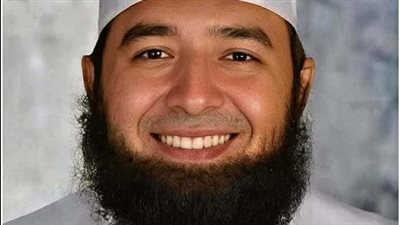 نجم غنائي صاعد إلى داعية تهدي ابتسامته القلوب حكاية الشيخ محمود المصري