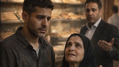 كان هناك شابا يعمل في محل لبيع الحلويات