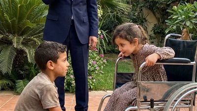 سأغسل قدمي ابنتك وستعود للمشي