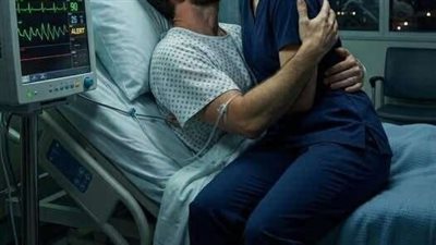 استيقظ من غيبوبته بعد 3 سنوات… فقط ليهمس باسم الممرّضة التي لم يرَ وجهها يومًا