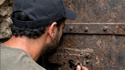 عندما خرجت من دار الأيتام أخبروني أنني ورثت كهفا