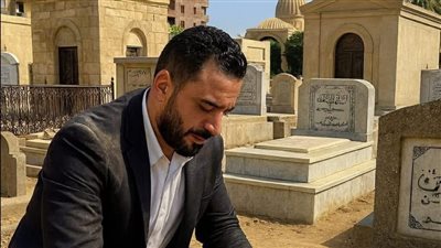 ذهبت لأودّع زوجتي الراحلة قبل زفافي… لكن لقاءً واحدًا في المقبرة غيّر كل شيء
