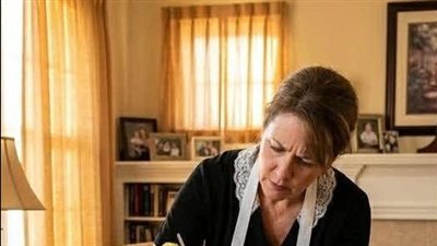 كان ابن الملياردير يعاني من الألم حتى أزالت المربية شيئًا غامضًا من رأسه...