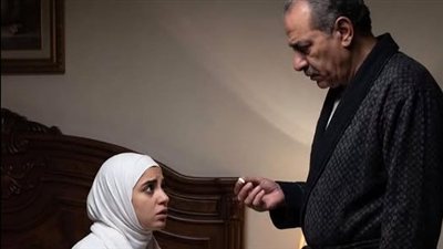 تزوّجتُ رجلًا مسنًا لإنقاذ والدي المړيض، بشرطٍ غريب: كان عليّ كل مساء قبل النوم أن أتناول حبّة مجهولة….