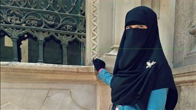 مديرة مدرسة تزوجت زوج احدى المعلمات