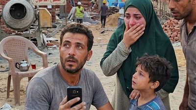 قصة أعار عامل بناء هاتف لطفل ولم يتخيل ما حدث