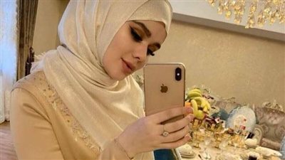 الامرأه والاسد