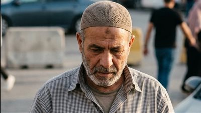 وجد محفظة مليئة بالمال… فسلّمها! ما حدث بعدها قلب حياته رأسًا على عقب
