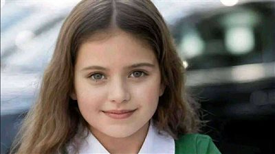 قصة فتاة فقيرة، متأخرة عن المدرسة، تجد رضيعًا
