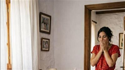 طفلة تقول سريري يصغر كل ليلة… وعندما اكتشفت الأم الحقيقة كانت الصدمة لا تُصدق!