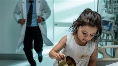 الأطباء قالوا أمامه 5 أيام فقط… لكن ما فعلته طفلة فقيرة داخل غرفة المستشفى صدم الجميع!