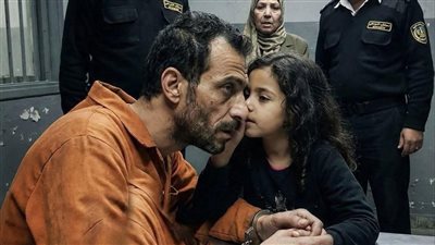 قبل القرار النهائي بدقائق… همسة من طفلته قلبت القضية بالكامل!