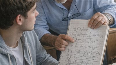 نام في محاضرة رياضيات